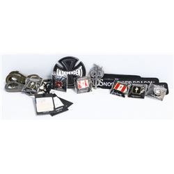 SHELF OF ASSORTED KEYCHAINS, PINS AND BADGES