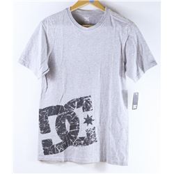 DC MENS LIGHT GREY LOGO TSHIRT SIZE MEDIUM