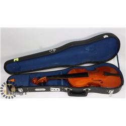 SKYLARK VIOLIN IN HARDCASE NEEDS NEW STRINGS