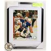 Image 1 : FRAMED GRANT FUHR AUTOGRAPH