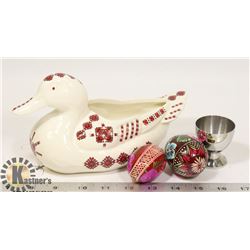 UKRAINIAN DECORATIVE DUCK, LARGE HAND PAINTED EGG