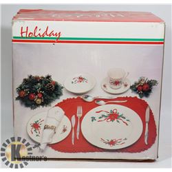 HOLIDAY FLATWARE DINING SET, 4 PIECES OF EACH.