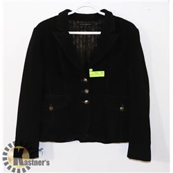 WOMANS ITALIAN DESIGNER COAT SIZE 12