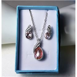 16)  SET OF PINK AND CLEAR CRYSTAL