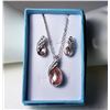 Image 1 : 16)  SET OF PINK AND CLEAR CRYSTAL