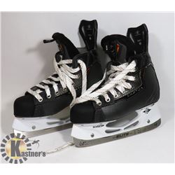 EASTON SYNERGY SKATES SIZE 4.0D.