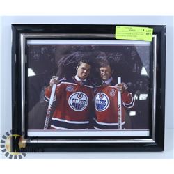 8X10 CONNOR MCDAVID & GRETZKY FACSIMILE SIGNATURE.