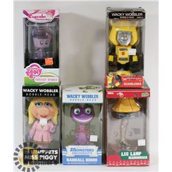 LOT OF 5 ASSORTED FIGURES -
