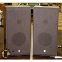 VINTAGE PAIR OF JIL CANDLE J667 SPEAKERS.