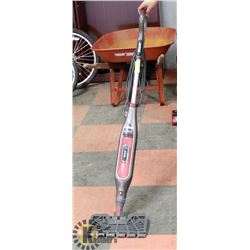 SHARK GENIUS INTELLIGENT FLOOR STEAMER