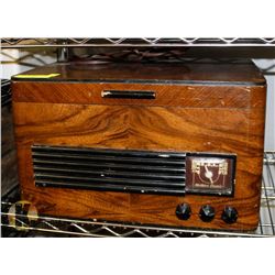 ANTIQUE NORTHERN ELECTRIC RADIO. WORKS!