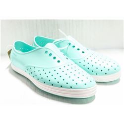 PAIR OF WOMEN'S HYDRANGEA BLUE NATIVE SHOES SIZE 10