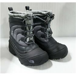 NORTHFACE YOUTH WINTER BOOTS SIZE 13.
