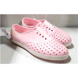 NATIVE JERRICHO PINK WOMEN'S 6 SHOES.