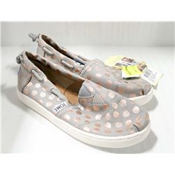TOMS YOUTH GIRLS POLKA DOT SIZE 13.