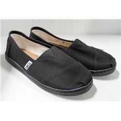 TOMS YOUTH BLACK SIZE Y3.