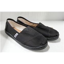 TOMS YOUTH BLACK SHOES SIZE Y4.5.