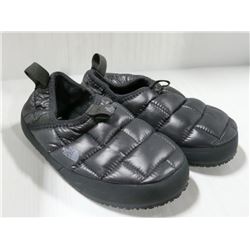 NORTHFACE BLACK YOUTH INSULATED SHOES. SIZE 4.
