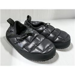 NORTHFACE BLACK YOUTH INSULATED SHOES. SIZE 7.