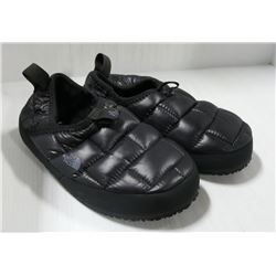 NORTHFACE BLACK YOUTH INSULATED SHOES. SIZE 3.