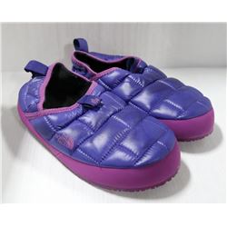 NORTHFACE PURPLE YOUTH INSULATED SHOES. SIZE 13.
