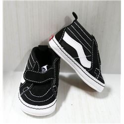 VANS BABY CRIB SHOES. BLACK AND WHITE. SIZE 4.