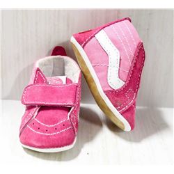 VANS BABY CRIB SHOES. PINK AND WHITE. SIZE 1.