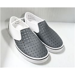 NATIVE MILES BLOCK GREY AND WHITE UNI SHOE SIZE 7/9