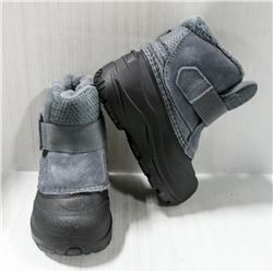 NORTHFACE YOUTH GREY WINTER BOOTS SIZE 7.