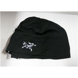 ARC'TERYX BLACK BEANIE. ONE SIZE FITS ALL.