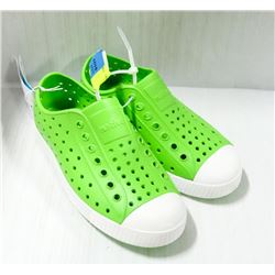 NATIVE JEFFERSON GREEN SIZE C13  SHOES.
