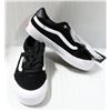 Image 1 : VANS BLACK AND WHITE YOUTH LACE SHOE SIZE 2.0