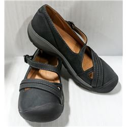 KEEN WOMEN'S BLACK SHOE SIZE 9.