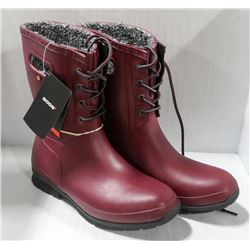 BURGUNDY BOGS LADIES RAIN BOOT SIZE 10.
