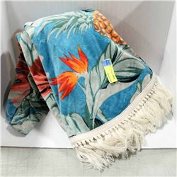 AREA RUG STYLE BEACH TOWEL. FLORAL PATTERN.