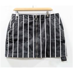 VOLCOM BLACK PINSTRIPE SKIRT SIZE MEDIUM  / 8