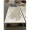 Image 1 : NEW white acrylic bathtub
