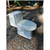 Image 1 : WHITE TOILET