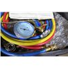 Image 2 : Pressure Gauge w/ Hoses in Hard Case