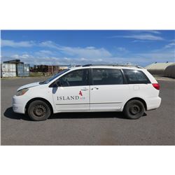 2005 Toyota Van -Was Used on Runway, Plates in Storage (Runs & Drives See Video), 177,604 Miles