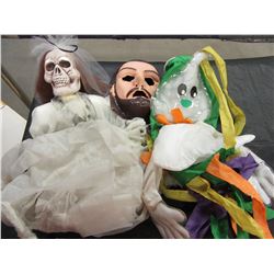 ESTATE - BOX WITH ASSORTED HALLOWEEN DECORATIONS, ETC