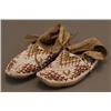 Image 1 : 1 NATIVE AMERICAN BEADED MOCCASINS 