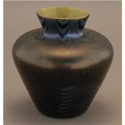 1 ART GLASS VASE 