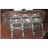 Image 1 : 1 AMERICAN CHIP CARVED HANGING SHELF 