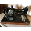 Image 3 : Portable Singer sewing Machine