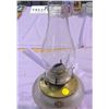Image 3 : #2 COAL OIL LAMP WITH METAL BASE