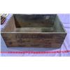 Image 1 : WOODEN CRATE - 22" X 14.5" X 8"
