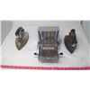 Image 5 : 2 VINTAGE IRONS AND CHROME TOASTER