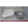 Image 2 : Crockpot & Lamp w/ Miscellaneous Kitchenware