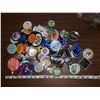 Image 3 : BAG OF COLLECTIBLE BUTTONS & KEY CHAINS